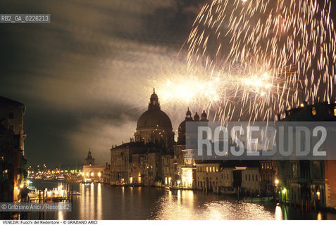 Localizzazione:..VENEZIA / DORSODURO..Oggetto:..Soggetto:..REDENTORE FUOCHI D ARTIFICIO SALUTE CANAL GRANDE..Cronologia: ..Definizione Culturale:..   Autore: ..   Stile: ..   Editori/Stampatori:..   Committenza:..Materia e Tecnica:..Collocazione:..Note:..FESTE..Riproduzione Fotografica:..Copyright:..Graziano Arici/Rosebud2 .Data:..1996..Costo:..A