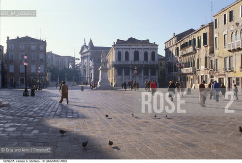 Localizzazione:..VENEZIA / S. MARCO..Oggetto:..Soggetto:..CAMPO S. STEFANO..Cronologia: ....Definizione Culturale:..   Autore: ....   Stile:..   Editori/Stampatori:..   Committenza:..Materia e Tecnica:..Collocazione:..Note:..CALLI CAMPI PONTI..Riproduzione Fotografica:..Graziano Arici/Rosebud2 .Copyright:..Graziano Arici/Rosebud2 .Data:..1995..Costo:..A