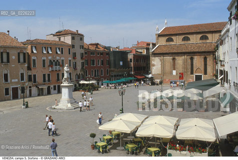 Localizzazione:..VENEZIA / S. MARCO..Oggetto:..Soggetto:..CAMPO S. STEFANO..Cronologia: ....Definizione Culturale:..   Autore: ....   Stile:..   Editori/Stampatori:..   Committenza:..Materia e Tecnica:..Collocazione:..Note:..CALLI CAMPI PONTI..Riproduzione Fotografica:..Graziano Arici/Rosebud2 .Copyright:..Graziano Arici/Rosebud2 .Data:..1995..Costo:..A