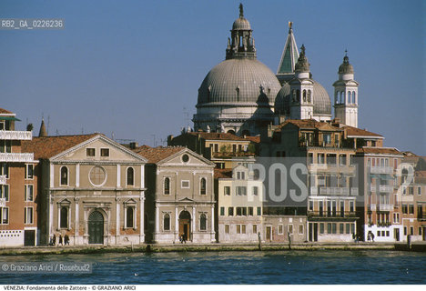 Localizzazione:..VENEZIA / DORSODURO..Oggetto:..Soggetto:..FONDAMENTA DELLE ZATTERE / CHIESA E SCUOLA DELLO SPIRITO SANTO / SALUTE..Cronologia:..XVI SECOLO..Definizione Culturale:..   Autore:  ..   Stile: ..RINASCIMENTO..   Editori/Stampatori:..   Committenza:..Materia e Tecnica:..Collocazione:..Note:..CALLI CAMPI E PONTI..Riproduzione Fotografica:..Copyright:..Graziano Arici/Rosebud2 .Data:..1993..Costo:..A
