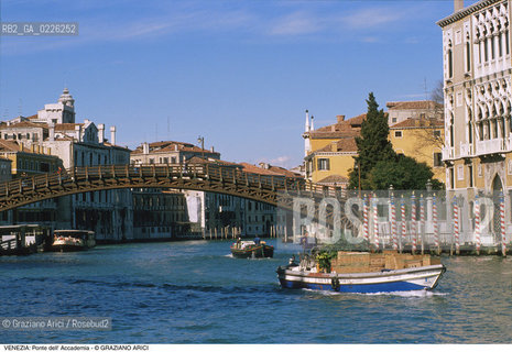 Localizzazione:..VENEZIA / S. MARCO DORSODURO..Oggetto:..Soggetto:..PONTE DELL ACCADEMIA / CANAL GRANDE..Cronologia: ..XX SECOLO..Definizione Culturale:..   Autore:..EUGENIO MIOZZI..   Stile:..   Editori/Stampatori:..   Committenza:..Materia e Tecnica:..LEGNO..Collocazione:..Note:..CALLI CAMPI E PONTI..Riproduzione Fotografica:..Copyright:..Graziano Arici/Rosebud2 .Data:..1996..Costo:..A
