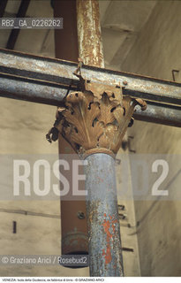 Localizzazione:..VENEZIA / ISOLA DELLA GIUDECCA..Oggetto:..Soggetto:..EX FABBRICA DI BIRRA CAPITELLO / ARCHEOLOGIA INDUSTRIALE..Cronologia: ..XX SECOLO..Definizione Culturale:..   Autore:....   Stile:..   Editori/Stampatori:..   Committenza:..Materia e Tecnica:....Collocazione:..Note:..CALLI CAMPI E PONTI..Riproduzione Fotografica:..Copyright:..Graziano Arici/Rosebud2 .Data:..1985..Costo:..A