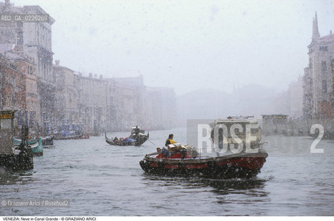 Localizzazione:..VENEZIA..Oggetto:..Soggetto:..NEVE IN CANAL GRANDE..Cronologia: ....Definizione Culturale:..   Autore:....   Stile:..   Editori/Stampatori:..   Committenza:..Materia e Tecnica:....Collocazione:..Note:..INVERNO..Riproduzione Fotografica:..Copyright:..Graziano Arici/Rosebud2 .Data:..1990..Costo:..A