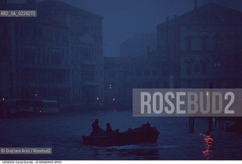 Localizzazione:..VENEZIA / DORSODURO..Oggetto:..Soggetto:..CANAL GRANDE..Cronologia: ....Definizione Culturale:..   Autore:....   Stile:..   Editori/Stampatori:..   Committenza:..Materia e Tecnica:....Collocazione:..Note:..INVERNO..Riproduzione Fotografica:..Copyright:..Graziano Arici/Rosebud2 .Data:..1985..Costo:..A
