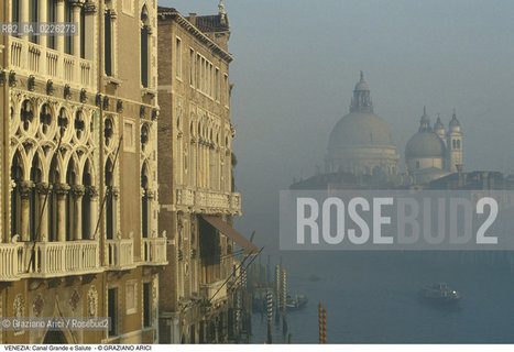Localizzazione:..VENEZIA / DORSODURO S. MARCO..Oggetto:..Soggetto:..CANAL GRANDE E SALUTE / NEBBIA..Cronologia: ....Definizione Culturale:..   Autore:....   Stile:..   Editori/Stampatori:..   Committenza:..Materia e Tecnica:....Collocazione:..Note:..INVERNO..Riproduzione Fotografica:..Copyright:..Graziano Arici/Rosebud2 .Data:..1996..Costo:..A
