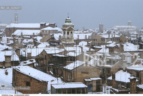 Localizzazione:..VENEZIA..Oggetto:..Soggetto:..CASE SOTTO LA NEVE..Cronologia: ....Definizione Culturale:..   Autore:....   Stile:..   Editori/Stampatori:..   Committenza:..Materia e Tecnica:....Collocazione:..Note:..INVERNO..Riproduzione Fotografica:..Copyright:..Graziano Arici/Rosebud2 .Data:..1992..Costo:..A