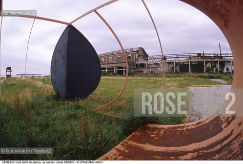Localizzazione:..VENEZIA / ISOLA DELLA GIUDECCA..Oggetto:..Soggetto:..EX CANTIERI NAVALI CNOMV / ARCHEOLOGIA INDUSTRIALE BURRI..Cronologia: ....Definizione Culturale:..   Autore:....   Stile:..   Editori/Stampatori:..   Committenza:..Materia e Tecnica:....Collocazione:..Note:..CALLI CAMPI E PONTI..Riproduzione Fotografica:..Copyright:..Graziano Arici/Rosebud2 .Data:..1985..Costo:..A