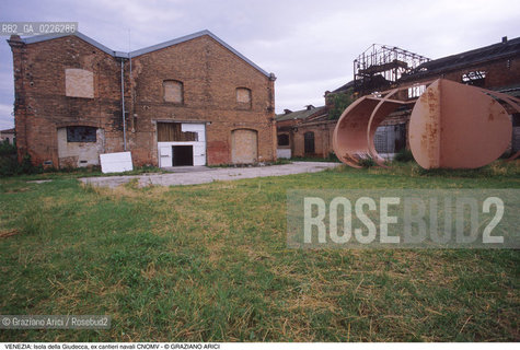 Localizzazione:..VENEZIA / ISOLA DELLA GIUDECCA..Oggetto:..Soggetto:..EX CANTIERI NAVALI CNOMV / ARCHEOLOGIA INDUSTRIALE BURRI..Cronologia: ....Definizione Culturale:..   Autore:....   Stile:..   Editori/Stampatori:..   Committenza:..Materia e Tecnica:....Collocazione:..Note:..CALLI CAMPI E PONTI..Riproduzione Fotografica:..Copyright:..Graziano Arici/Rosebud2 .Data:..1985..Costo:..A