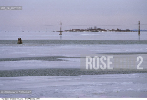 Localizzazione:..VENEZIA..Oggetto:..Soggetto:..GHIACCIO IN LAGUNA..Cronologia: ....Definizione Culturale:..   Autore:....   Stile:..   Editori/Stampatori:..   Committenza:..Materia e Tecnica:....Collocazione:..Note:..INVERNO..Riproduzione Fotografica:..Copyright:..Graziano Arici/Rosebud2 .Data:..1985..Costo:..A