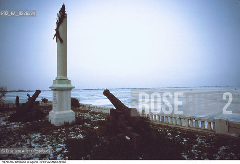 Localizzazione:..VENEZIA..Oggetto:..Soggetto:..GHIACCIO IN LAGUNA / MONUMENTO SUL PONTE DELLA LIBERTA / CANNONI..Cronologia: ....Definizione Culturale:..   Autore:....   Stile:..   Editori/Stampatori:..   Committenza:..Materia e Tecnica:....Collocazione:..Note:..INVERNO..Riproduzione Fotografica:..Copyright:..Graziano Arici/Rosebud2 .Data:..1985..Costo:..A