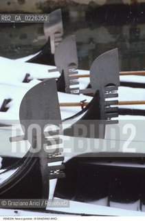 Localizzazione:..VENEZIA / S. MARCO..Oggetto:..Soggetto:..NEVE E GONDOLE..Cronologia: ....Definizione Culturale:..   Autore:....   Stile:..   Editori/Stampatori:..   Committenza:..Materia e Tecnica:....Collocazione:..Note:..INVERNO..Riproduzione Fotografica:..Copyright:..Graziano Arici/Rosebud2 .Data:..1992..Costo:..A