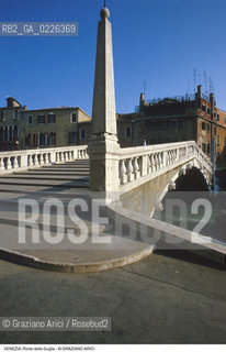 Localizzazione:..VENEZIA / CANNAREGIO..Oggetto:..Soggetto:..PONTE DELLE GUGLIE..Cronologia: ..XVI SECOLO..Definizione Culturale:..   Autore:.. MARCHESINO DEI MARCHESINI..   Stile:..   Editori/Stampatori:..   Committenza:..Materia e Tecnica:..PIETRA..Collocazione:..Note:..CALLI CAMPI E PONTI..Riproduzione Fotografica:..Copyright:..Graziano Arici/Rosebud2 .Data:..1990..Costo:..A