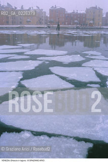 Localizzazione:..VENEZIA / CANNAREGIO..Oggetto:..Soggetto:..GHIACCIO IN LAGUNA / SACCA S. GIROLAMO..Cronologia: ....Definizione Culturale:..   Autore:....   Stile:..   Editori/Stampatori:..   Committenza:..Materia e Tecnica:....Collocazione:..Note:..INVERNO..Riproduzione Fotografica:..Copyright:..Graziano Arici/Rosebud2 .Data:..1986..Costo:..A