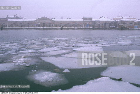 Localizzazione:..VENEZIA..Oggetto:..Soggetto:..GHIACCIO IN LAGUNA..Cronologia: ....Definizione Culturale:..   Autore:....   Stile:..   Editori/Stampatori:..   Committenza:..Materia e Tecnica:....Collocazione:..Note:..INVERNO..Riproduzione Fotografica:..Copyright:..Graziano Arici/Rosebud2 .Data:..1986..Costo:..A