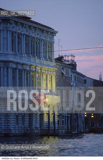 Localizzazione:..VENEZIA / S. CROCE..Oggetto:..Soggetto:..CA  PESARO / MUSEO D ARTE MODERNA / NOTTURNO..Cronologia: ..XVII SECOLO..Definizione Culturale:..   Autore: BALDASSARE LONGHENA, ANTONIO GASPARI..   Stile: BAROCCO..   Editori/Stampatori:..   Committenza:..Materia e Tecnica:..Collocazione:..Note:..CALLI CAMPI E PONTI..Riproduzione Fotografica:..Graziano Arici/Rosebud2 .Copyright:..Graziano Arici/Rosebud2 .Data:..1998..Costo:..A