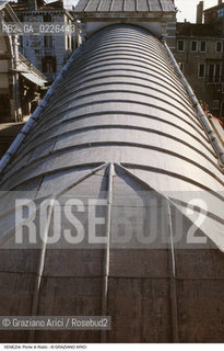 Localizzazione:..VENEZIA / S. MARCO..Oggetto:..Soggetto:..PONTE DI RIALTO COPERTURA..Cronologia: ..XVI SECOLO..Definizione Culturale:..   Autore:..ANTONIO DA PONTE ..   Stile:..   Editori/Stampatori:..   Committenza:..Materia e Tecnica:..PIOMBO..Collocazione:..Note:..CALLI CAMPI E PONTI..Riproduzione Fotografica:..Copyright:..Graziano Arici/Rosebud2 .Data:..1990..Costo:..A