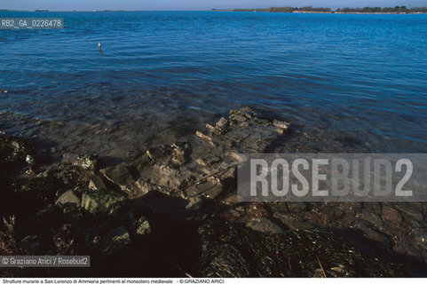 Caption: Nome:..BARENA SITO DI SAN LORENZO IN AMMIANA....Localizzazione:..VENEZIA /  LAGUNA NORD..VENICE /  THE NORTH LAGOON..Soggetto:..Strutture murarie a San Lorenzo di Ammiana pertinenti al monastero medievale..ARCHEOLOGIA..Cronologia:......Autore:......Stile:......Editori Stampatori:......Committenza:......Materia e Tecnica:......Collocazione:......Note:....Riproduzione Fotografica:..Graziano Arici/Rosebud2 ...Copyright:..Graziano Arici / rosebud2/....Data:..1993....Costo:..A....Key:..ISOLE ABBANDONATE..UNINHABITED ISLANDS