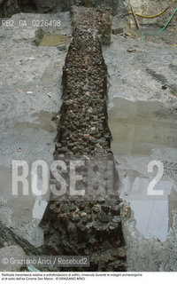 Caption: Localizzazione:..VENEZIA / S. MARCO..Oggetto:..Soggetto:..Palificata trecentesca relativa a sottofondazioni di edifici, rinvenuta durante le indagini archeologiche al di sotto dell’ex Cinema San Marco, effettuate nella seconda metà del 1999..ARCHEOLOGIA..Cronologia: ....Definizione Culturale:..   Autore: ..   Stile: ..   Editori/Stampatori:..   Committenza:..Materia e Tecnica:..Collocazione:..Note:....Riproduzione Fotografica:..Graziano Arici/Rosebud2 .Copyright:..Graziano Arici/Rosebud2 .Data:..1995..Costo:..A