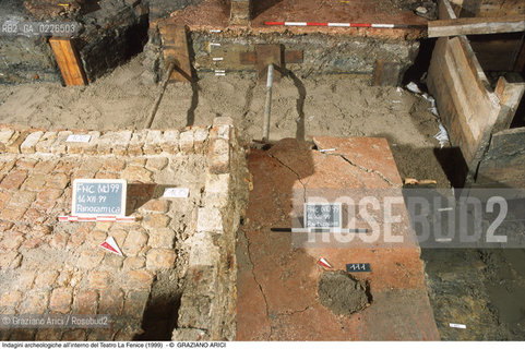 Caption: Localizzazione:..VENEZIA / S. MARCO..Oggetto:..Soggetto:..GRAN TEATRO LA FENICE / Indagini archeologiche all’interno del Teatro La Fenice (1999)...ARCHEOLOGIA..Cronologia: ....Definizione Culturale:..   Autore: ..   Stile: ..   Editori/Stampatori:..   Committenza:..Materia e Tecnica:..Collocazione:..Note:....Riproduzione Fotografica:..Graziano Arici/Rosebud2 .Copyright:..Graziano Arici/Rosebud2 .Data:..1998..Costo:..A