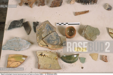 Caption: Localizzazione:..VENEZIA / S. MARCO..Oggetto:..Soggetto:..GRAN TEATRO LA FENICE / Indagini archeologiche : Reperti archeologici rinvenuti durante gli scavi nel Teatro La Fenice (1999)...ARCHEOLOGIA..Cronologia: ....Definizione Culturale:..   Autore: ..   Stile: ..   Editori/Stampatori:..   Committenza:..Materia e Tecnica:..Collocazione:..Note:....Riproduzione Fotografica:..Graziano Arici/Rosebud2 .Copyright:..Graziano Arici/Rosebud2 .Data:..1998..Costo:..A