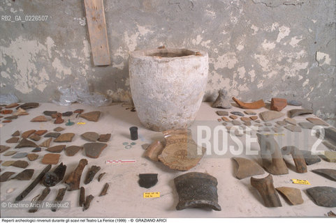 Caption: Localizzazione:..VENEZIA / S. MARCO..Oggetto:..Soggetto:..GRAN TEATRO LA FENICE / Indagini archeologiche : Reperti archeologici rinvenuti durante gli scavi nel Teatro La Fenice (1999)...ARCHEOLOGIA..Cronologia: ....Definizione Culturale:..   Autore: ..   Stile: ..   Editori/Stampatori:..   Committenza:..Materia e Tecnica:..Collocazione:..Note:....Riproduzione Fotografica:..Graziano Arici/Rosebud2 .Copyright:..Graziano Arici/Rosebud2 .Data:..1998..Costo:..A