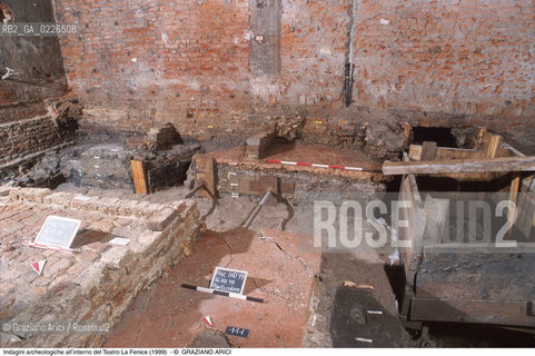 Caption: Localizzazione:..VENEZIA / S. MARCO..Oggetto:..Soggetto:..GRAN TEATRO LA FENICE / Indagini archeologiche all’interno del Teatro La Fenice (1999)..ARCHEOLOGIA..Cronologia: ....Definizione Culturale:..   Autore: ..   Stile: ..   Editori/Stampatori:..   Committenza:..Materia e Tecnica:..Collocazione:..Note:....Riproduzione Fotografica:..Graziano Arici/Rosebud2 .Copyright:..Graziano Arici/Rosebud2 .Data:..1998..Costo:..A