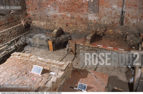Caption: Localizzazione:..VENEZIA / S. MARCO..Oggetto:..Soggetto:..GRAN TEATRO LA FENICE / Indagini archeologiche all’interno del Teatro La Fenice (1999)..ARCHEOLOGIA..Cronologia: ....Definizione Culturale:..   Autore: ..   Stile: ..   Editori/Stampatori:..   Committenza:..Materia e Tecnica:..Collocazione:..Note:....Riproduzione Fotografica:..Graziano Arici/Rosebud2 .Copyright:..Graziano Arici/Rosebud2 .Data:..1998..Costo:..A
