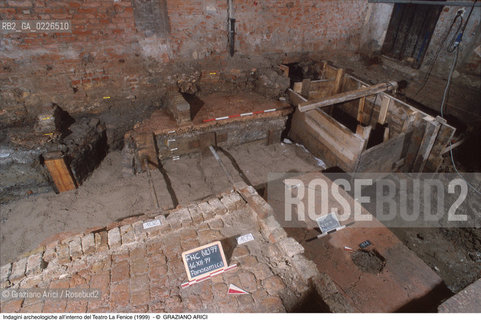 Caption: Localizzazione:..VENEZIA / S. MARCO..Oggetto:..Soggetto:..GRAN TEATRO LA FENICE / Indagini archeologiche all’interno del Teatro La Fenice (1999)..ARCHEOLOGIA..Cronologia: ....Definizione Culturale:..   Autore: ..   Stile: ..   Editori/Stampatori:..   Committenza:..Materia e Tecnica:..Collocazione:..Note:....Riproduzione Fotografica:..Graziano Arici/Rosebud2 .Copyright:..Graziano Arici/Rosebud2 .Data:..1998..Costo:..A