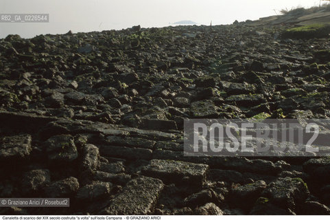 Caption: Nome:..BARENA SITO DI SAN MARCO IN BOCCALAMA....Localizzazione:..VENEZIA /  LAGUNA SUD..VENICE /  THE SOUTH LAGOON..Soggetto:..Canaletta di scarico del XIX secolo costruita “a volta” sull’isola Campana...ARCHEOLOGIA..Cronologia:......Autore:......Stile:......Editori Stampatori:......Committenza:......Materia e Tecnica:......Collocazione:......Note:....Riproduzione Fotografica:..Graziano Arici/Rosebud2 ...Copyright:..Graziano Arici / rosebud2/....Data:..1993....Costo:..A....Key:..ISOLE ABBANDONATE..UNINHABITED ISLANDS