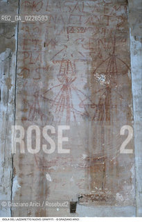 Caption: Nome:..ISOLA DEL LAZZARETTO NUOVO: TEZON GRANDE....Localizzazione:..VENEZIA / ISOLA DEL LAZZARETTO NUOVO / LAGUNA NORD..VENICE / THE ISLE OF LAZZARETTO NUOVO / THE NORTH LAGOON..Soggetto:..ISOLA DEL LAZZARETTO NUOVO / INTERNO DI UN EDIFICIO / TEZON GRANDE / GRAFFITI NAVE..THE ISLE OF LAZZARETTO NUOVO / INTERIOR OF A BUILDING ..Cronologia:......Autore:.. ....Stile:......Editori Stampatori:......Committenza:......Materia e Tecnica:......Collocazione:......Note:..NEL XV SEC. DIVENTA LAZZARETTO PER LESPURGO DELLE MERCI E SUCCESSIVAMENTE DELLE PERSONE SOSPETTE DI CONTAGIO. DOPO LA PESTILENZA DEL XVI SEC. VIENE ABBANDONATA E NEL 1800 DIVENTA ZONA MILITARE ..THE ISLAND BECAME A QUARANTINE STATION IN XVth CENTURY, FIRST FOR GOODS AND LATER FOR INDIVIDUALS SUSPECTED OF BEING INFECTED. AFTER THE PLAGUES OF THE XVIth CENTURY, THE ISLAND WAS ABANDONED AND IT BECAME A MILITARY POST IN 1800 ..Riproduzione Fotografica:..Graziano Arici/Rosebud2 ...Copyright:..Graziano Arici / rosebud2/....Data:..1992....Costo:..A....Key:..ISOLE ABBANDONATE..UNINHABITED ISLANDS