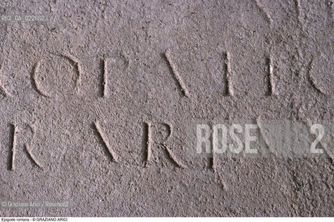 Caption: Nome:..ISOLA DEL LAZZARETTO NUOVO....Localizzazione:..VENEZIA / ISOLA DEL LAZZARETTO NUOVO / LAGUNA NORD..VENICE / THE ISLE OF LAZZARETTO NUOVO / THE NORTH LAGOON..Soggetto:..ISOLA DEL LAZZARETTO NUOVO / ..Epigrafe romana..ARCHEOLOGIA..Cronologia:......Autore:.. ....Stile:......Editori Stampatori:......Committenza:......Materia e Tecnica:......Collocazione:..TESON GRANDO / ISOLA DEL LAZZARETTO NUOVO....Note:..NEL XV SEC. DIVENTA LAZZARETTO PER LESPURGO DELLE MERCI E SUCCESSIVAMENTE DELLE PERSONE SOSPETTE DI CONTAGIO. DOPO LA PESTILENZA DEL XVI SEC. VIENE ABBANDONATA E NEL 1800 DIVENTA ZONA MILITARE ..ARCHEOLOGIA..THE ISLAND BECAME A QUARANTINE STATION IN XVth CENTURY, FIRST FOR GOODS AND LATER FOR INDIVIDUALS SUSPECTED OF BEING INFECTED. AFTER THE PLAGUES OF THE XVIth CENTURY, THE ISLAND WAS ABANDONED AND IT BECAME A MILITARY POST IN 1800 ..Riproduzione Fotografica:..Graziano Arici/Rosebud2 ...Copyright:..Graziano Arici / rosebud2/....Data:..1999....Costo:..A....Key:..ISOLE ABBANDONATE..UNINHABITED ISLANDS