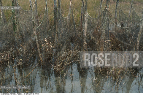 Caption: Nome:..LE SALINE ....Localizzazione:..VENEZIA / LE SALINE  / LAGUNA NORD....Soggetto:..LE SALINE : RETI DA PESCA....Cronologia:......Autore:......Stile:......Editori Stampatori:......Committenza:......Materia e Tecnica:......Collocazione:......Note:....Riproduzione Fotografica:..Graziano Arici/Rosebud2 ...Copyright:..Graziano Arici / rosebud2/....Data:..1993....Costo:..A....Key:..ISOLE ABBANDONATE..UNINHABITED ISLANDS