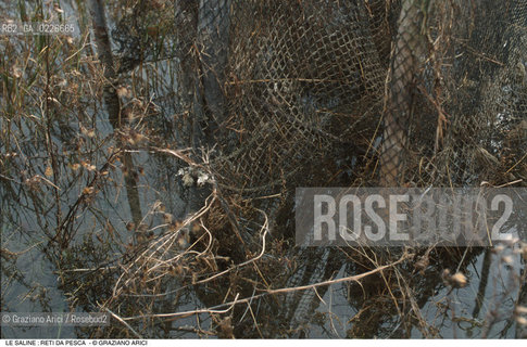 Caption: Nome:..LE SALINE ....Localizzazione:..VENEZIA / LE SALINE / LAGUNA NORD....Soggetto:..LE SALINE : RETI DA PESCA....Cronologia:......Autore:......Stile:......Editori Stampatori:......Committenza:......Materia e Tecnica:......Collocazione:......Note:....Riproduzione Fotografica:..Graziano Arici/Rosebud2 ...Copyright:..Graziano Arici / rosebud2/....Data:..1993....Costo:..A....Key:..ISOLE ABBANDONATE..UNINHABITED ISLANDS