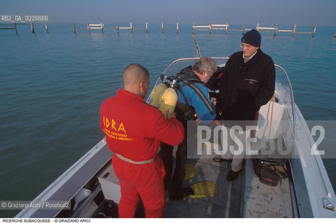 Caption: Nome:..BARENA SITO DI SAN MARCO IN BOCCALAMA....Localizzazione:..VENEZIA /  LAGUNA SUD..VENICE /  THE SOUTH LAGOON..Soggetto:..RICERCHE SUBACQUEEE IDRA ..ARCHEOLOGIA..Cronologia:......Autore:......Stile:......Editori Stampatori:......Committenza:......Materia e Tecnica:......Collocazione:......Note:....Riproduzione Fotografica:..Graziano Arici/Rosebud2 ...Copyright:..Graziano Arici / rosebud2/....Data:..1993....Costo:..A....Key:..ISOLE ABBANDONATE..UNINHABITED ISLANDS
