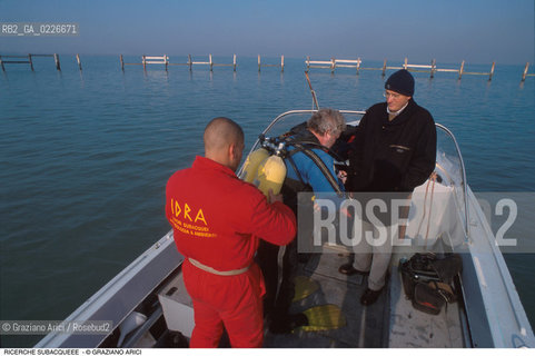 Caption: Nome:..BARENA SITO DI SAN MARCO IN BOCCALAMA....Localizzazione:..VENEZIA /  LAGUNA SUD..VENICE /  THE SOUTH LAGOON..Soggetto:..RICERCHE SUBACQUEEE IDRA ..ARCHEOLOGIA..Cronologia:......Autore:......Stile:......Editori Stampatori:......Committenza:......Materia e Tecnica:......Collocazione:......Note:....Riproduzione Fotografica:..Graziano Arici/Rosebud2 ...Copyright:..Graziano Arici / rosebud2/....Data:..1993....Costo:..A....Key:..ISOLE ABBANDONATE..UNINHABITED ISLANDS