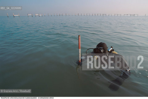 Caption: Nome:..BARENA SITO DI SAN MARCO IN BOCCALAMA....Localizzazione:..VENEZIA /  LAGUNA SUD..VENICE /  THE SOUTH LAGOON..Soggetto:..RICERCHE SUBACQUEEE IDRA..ARCHEOLOGIA..Cronologia:......Autore:......Stile:......Editori Stampatori:......Committenza:......Materia e Tecnica:......Collocazione:......Note:....Riproduzione Fotografica:..Graziano Arici/Rosebud2 ...Copyright:..Graziano Arici / rosebud2/....Data:..1993....Costo:..A....Key:..ISOLE ABBANDONATE..UNINHABITED ISLANDS