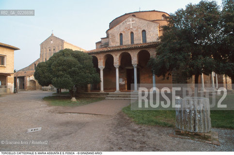 Caption: Localizzazione:..VENEZIA / ISOLA DI TORCELLO..Oggetto:..Soggetto:..CATTEDRALE S. MARIA ASSUNTA E S. FOSCA..Cronologia: ..XI XII SECOLO..Definizione Culturale:..   Autore: ..   Stile: ..ROMANICO..   Editori/Stampatori:..   Committenza:..Materia e Tecnica:..Collocazione:..Note:..CHIESA MURANO BURANO TORCELLO..Riproduzione Fotografica:..Graziano Arici/Rosebud2 .Copyright:..Graziano Arici/Rosebud2 .Data:..1995..Costo:..A