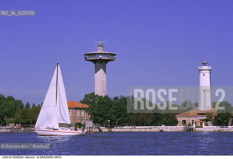Localizzazione:..VENEZIA / ISOLA DEL LIDO..Oggetto:..Soggetto:..ALBERONI / TORRETTA PILOTI E FARO ROCCHETTA  BARCA A VELA BOCCA DI PORTO..Cronologia: ....Definizione Culturale:..   Autore:....   Stile:..   Editori/Stampatori:..   Committenza:..Materia e Tecnica:....Collocazione:..Note:..LIDO..Riproduzione Fotografica:..Copyright:..Graziano Arici/Rosebud2 .Data:..1995..Costo:..A