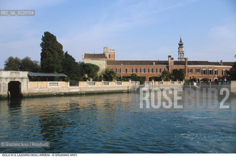 Localizzazione:..VENEZIA / LAGUNA SUD..Oggetto:..Soggetto:..ISOLA DI S. LAZZARO DEGLI ARMENI / GEORGE BYRON..Cronologia: ....Definizione Culturale:..   Autore:....   Stile:..   Editori/Stampatori:..   Committenza:..Materia e Tecnica:....Collocazione:..Note:..LIDO..Riproduzione Fotografica:..Copyright:..Graziano Arici/Rosebud2 .Data:..1990..Costo:..A