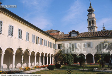 Localizzazione:..VENEZIA / LAGUNA SUD..Oggetto:..Soggetto:..ISOLA DI S. LAZZARO DEGLI ARMENI / CHIOSTRO CONVENTO / GEORGE BYRON..Cronologia: ....Definizione Culturale:..   Autore:....   Stile:..   Editori/Stampatori:..   Committenza:..Materia e Tecnica:....Collocazione:..Note:..LIDO..Riproduzione Fotografica:..Copyright:..Graziano Arici/Rosebud2 .Data:..1990..Costo:..A