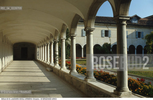 Localizzazione:..VENEZIA / LAGUNA SUD..Oggetto:..Soggetto:..ISOLA DI S. LAZZARO DEGLI ARMENI / CHIOSTRO CONVENTO / GEORGE BYRON..Cronologia: ....Definizione Culturale:..   Autore:....   Stile:..   Editori/Stampatori:..   Committenza:..Materia e Tecnica:....Collocazione:..Note:..LIDO..Riproduzione Fotografica:..Copyright:..Graziano Arici/Rosebud2 .Data:..1990..Costo:..A