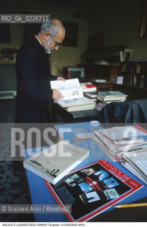 Localizzazione:..VENEZIA / LAGUNA SUD..Oggetto:..Soggetto:..ISOLA DI S. LAZZARO DEGLI ARMENI / TIPOGRAFIA / GEORGE BYRON..Cronologia: ....Definizione Culturale:..   Autore:....   Stile:..   Editori/Stampatori:..   Committenza:..Materia e Tecnica:....Collocazione:..Note:..LIDO..Riproduzione Fotografica:..Copyright:..Graziano Arici/Rosebud2 .Data:..1990..Costo:..A