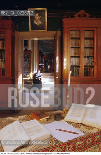 Localizzazione:..VENEZIA / LAGUNA SUD..Oggetto:..Soggetto:..ISOLA DI S. LAZZARO DEGLI ARMENI / BIBLIOTECA / STANZA DI GEORGE BYRON..Cronologia: ....Definizione Culturale:..   Autore:....   Stile:..   Editori/Stampatori:..   Committenza:..Materia e Tecnica:....Collocazione:..Note:..LIDO..Riproduzione Fotografica:..Copyright:..Graziano Arici/Rosebud2 .Data:..1990..Costo:..A