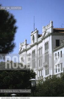 Localizzazione:..VENEZIA / ISOLA DEL LIDO..Oggetto:..Soggetto:..HOTEL DES BAINS / THOMAS MANN..Cronologia: ..XX SECOLO..Definizione Culturale:..   Autore:..FRANCESCO MARSICH..   Stile:..   Editori/Stampatori:..   Committenza:..Materia e Tecnica:....Collocazione:..Note:..LIDO..Riproduzione Fotografica:..Copyright:..Graziano Arici/Rosebud2 .Data:..1995..Costo:..A