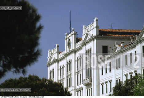 Localizzazione:..VENEZIA / ISOLA DEL LIDO..Oggetto:..Soggetto:..HOTEL DES BAINS / THOMAS MANN..Cronologia: ..XX SECOLO..Definizione Culturale:..   Autore:..FRANCESCO MARSICH..   Stile:..   Editori/Stampatori:..   Committenza:..Materia e Tecnica:....Collocazione:..Note:..LIDO..Riproduzione Fotografica:..Copyright:..Graziano Arici/Rosebud2 .Data:..1995..Costo:..A