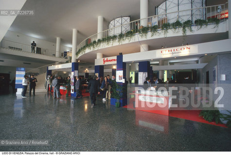 Localizzazione:..VENEZIA / ISOLA DEL LIDO..Oggetto:..Soggetto:..PALAZZO DEL CINEMA / HALL..Cronologia: ..XX SECOLO..Definizione Culturale:..   Autore:....   Stile:..   Editori/Stampatori:..   Committenza:..Materia e Tecnica:....Collocazione:..Note:..LIDO..Riproduzione Fotografica:..Copyright:..Graziano Arici/Rosebud2 .Data:..1995..Costo:..A