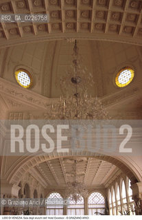 Localizzazione:..VENEZIA / ISOLA DEL LIDO..Oggetto:..Soggetto:..HOTEL EXCELSIOR / SALA DEGLI STUCCHI..Cronologia: ....Definizione Culturale:..   Autore:....   Stile:..   Editori/Stampatori:..   Committenza:..Materia e Tecnica:....Collocazione:..Note:..LIDO..Riproduzione Fotografica:..Copyright:..Graziano Arici/Rosebud2 .Data:..1995..Costo:..A