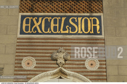 Localizzazione:..VENEZIA / ISOLA DEL LIDO..Oggetto:..Soggetto:..HOTEL EXCELSIOR..Cronologia: ..XX SECOLO..Definizione Culturale:..   Autore:..GIOVANNI SARDI..   Stile:..MORESCO..   Editori/Stampatori:..   Committenza:..Materia e Tecnica:....Collocazione:..Note:..LIDO..Riproduzione Fotografica:..Copyright:..Graziano Arici/Rosebud2 .Data:..1995..Costo:..A
