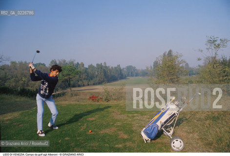 Localizzazione:..VENEZIA / ISOLA DEL LIDO..Oggetto:..Soggetto:..CAMPO DA GOLF AGLI ALBERONI..Cronologia: ....Definizione Culturale:..   Autore:....   Stile:..   Editori/Stampatori:..   Committenza:..Materia e Tecnica:....Collocazione:..Note:..LIDO..Riproduzione Fotografica:..Copyright:..Graziano Arici/Rosebud2 .Data:..1990..Costo:..A