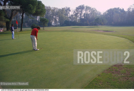 Localizzazione:..VENEZIA / ISOLA DEL LIDO..Oggetto:..Soggetto:..CAMPO DA GOLF AGLI ALBERONI..Cronologia: ....Definizione Culturale:..   Autore:....   Stile:..   Editori/Stampatori:..   Committenza:..Materia e Tecnica:....Collocazione:..Note:..LIDO..Riproduzione Fotografica:..Copyright:..Graziano Arici/Rosebud2 .Data:..1990..Costo:..A